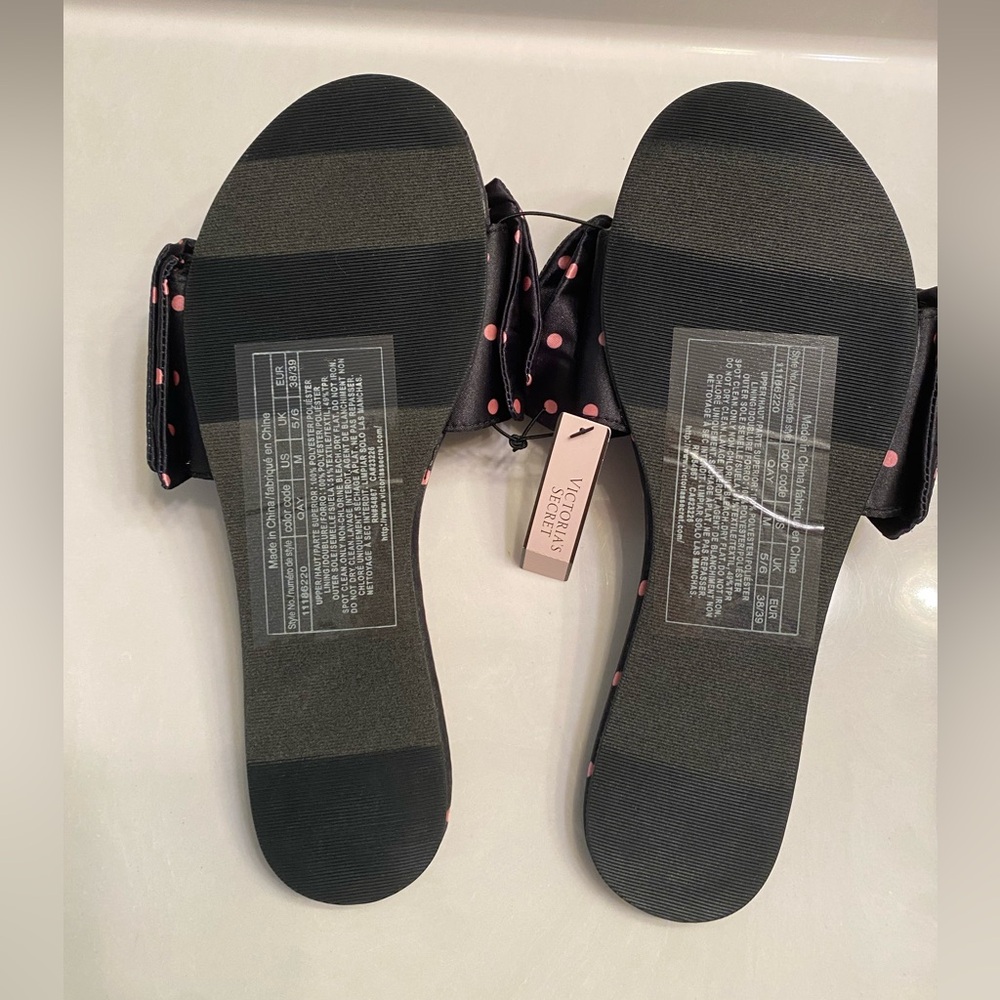 Victoria's Secret Heart slippers size medium and tote - Picture 8 of 10
